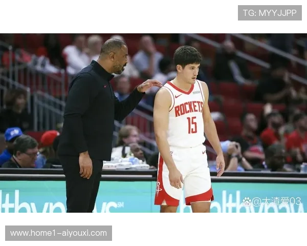 火箭防守体系重塑:乌度卡战术调整构建团队防守韧性 火箭防守体系重塑:乌度卡战术调整构建团队防守韧性